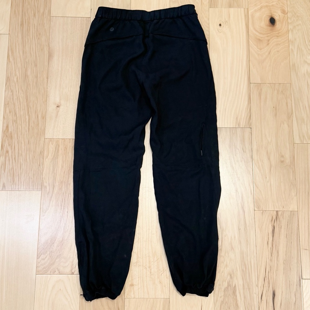 Lululemon Women’s Essential Affinity Mid Rise Jogger